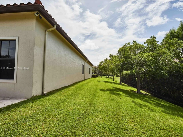 4431 Estates Rd, Davie FL 33328