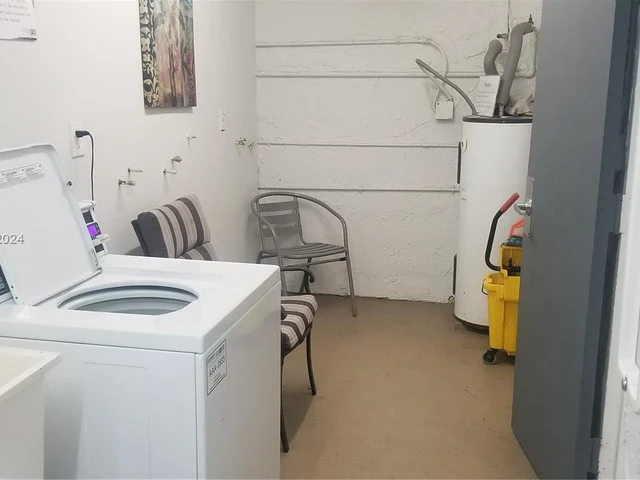 2920 SW 28th Ter # 304, Miami FL 33133