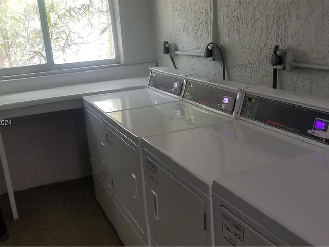 2920 SW 28th Ter # 304, Miami FL 33133