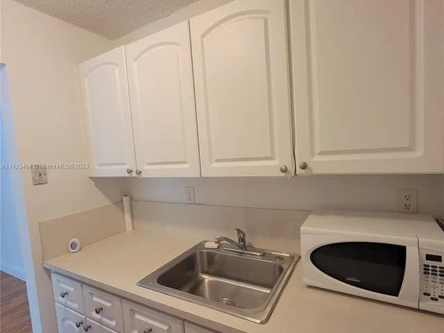 2920 SW 28th Ter # 304, Miami FL 33133