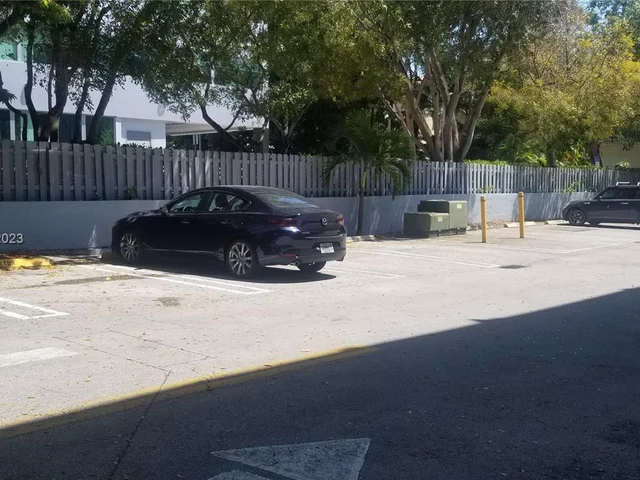 2920 SW 28th Ter # 304, Miami FL 33133