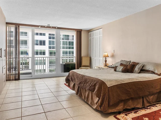 5401 Collins Ave # 340, Miami Beach FL 33140