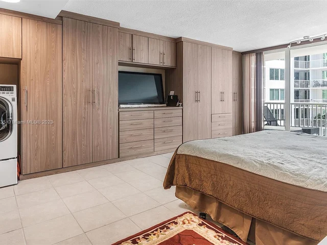 5401 Collins Ave # 340, Miami Beach FL 33140