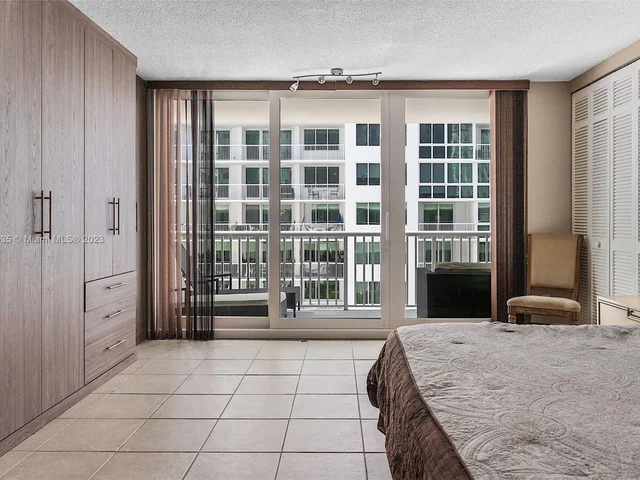 5401 Collins Ave # 340, Miami Beach FL 33140