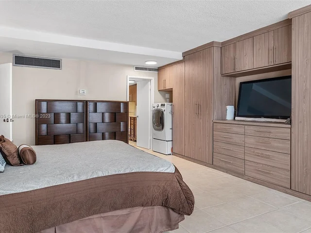 5401 Collins Ave # 340, Miami Beach FL 33140