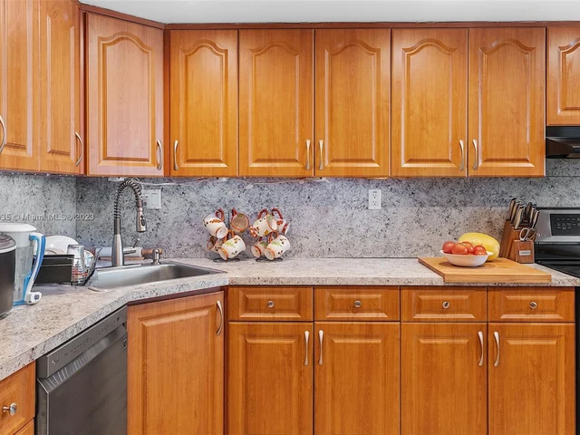 5401 Collins Ave # 340, Miami Beach FL 33140