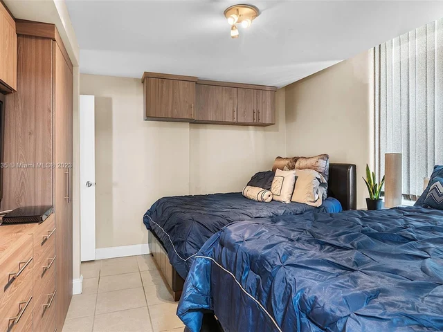 5401 Collins Ave # 340, Miami Beach FL 33140