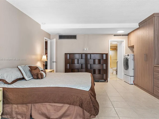 5401 Collins Ave # 340, Miami Beach FL 33140