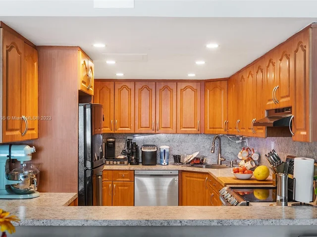 5401 Collins Ave # 340, Miami Beach FL 33140