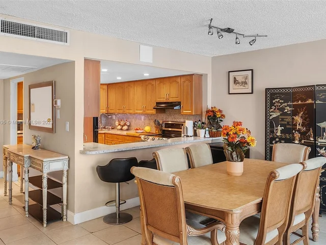 5401 Collins Ave # 340, Miami Beach FL 33140