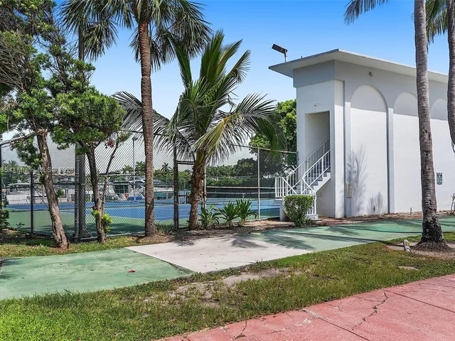 5401 Collins Ave # 340, Miami Beach FL 33140