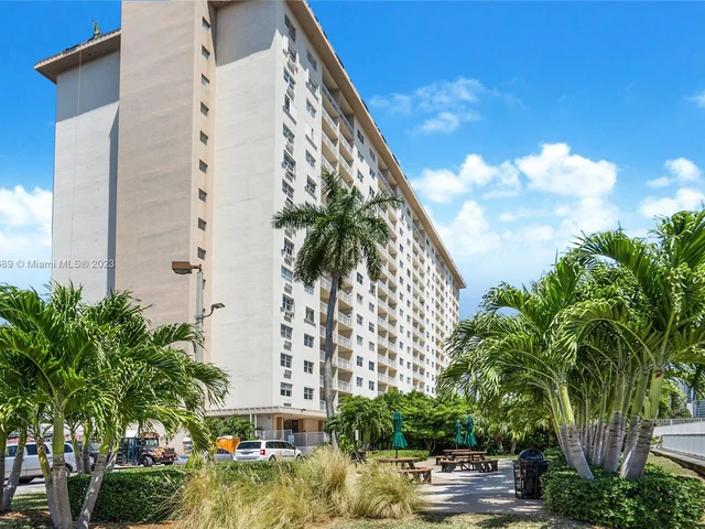 400 Kings Point Dr # 1502, Sunny Isles Beach FL 33160