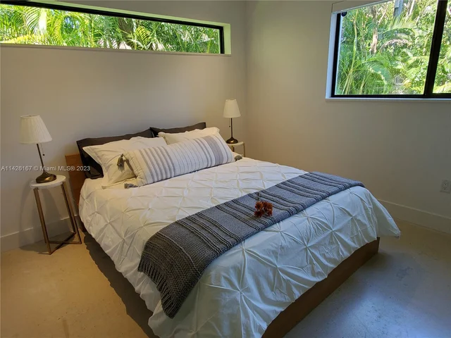 77 NE 43rd St, Miami FL 33137