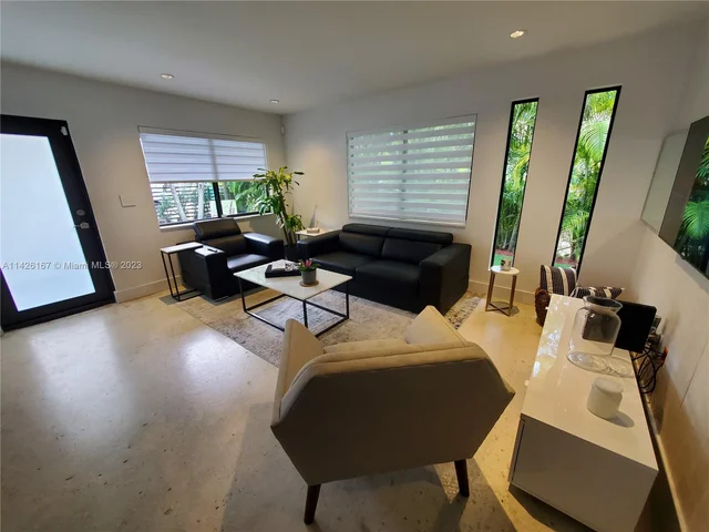 77 NE 43rd St, Miami FL 33137