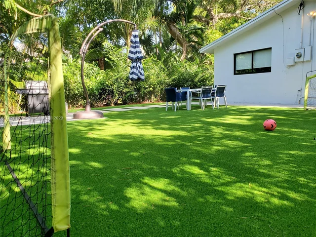 77 NE 43rd St, Miami FL 33137