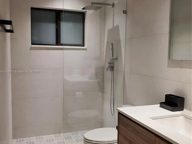 77 NE 43rd St, Miami FL 33137