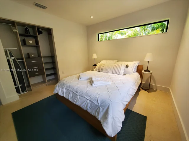 77 NE 43rd St, Miami FL 33137