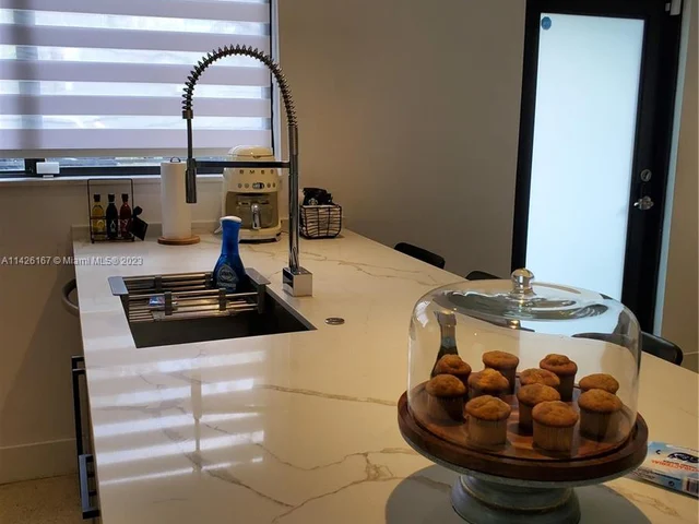 77 NE 43rd St, Miami FL 33137