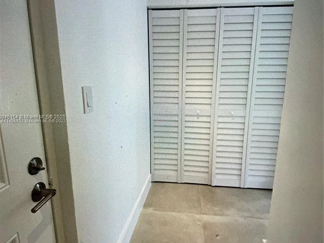 8290 Lake Dr # 339, Doral FL 33166