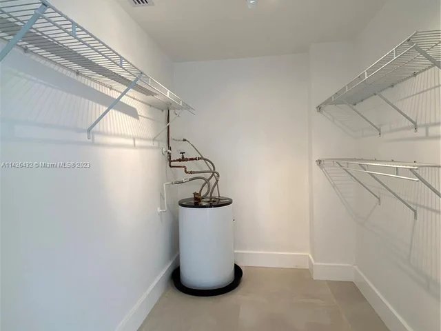 8290 Lake Dr # 339, Doral FL 33166