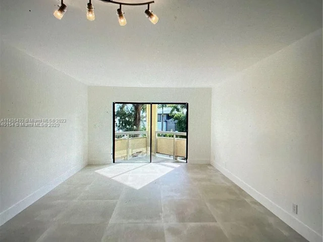 8290 Lake Dr # 339, Doral FL 33166