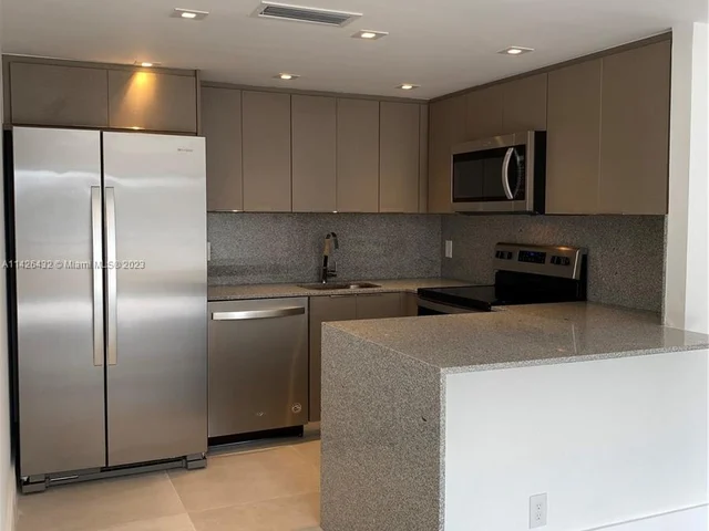 8290 Lake Dr # 339, Doral FL 33166