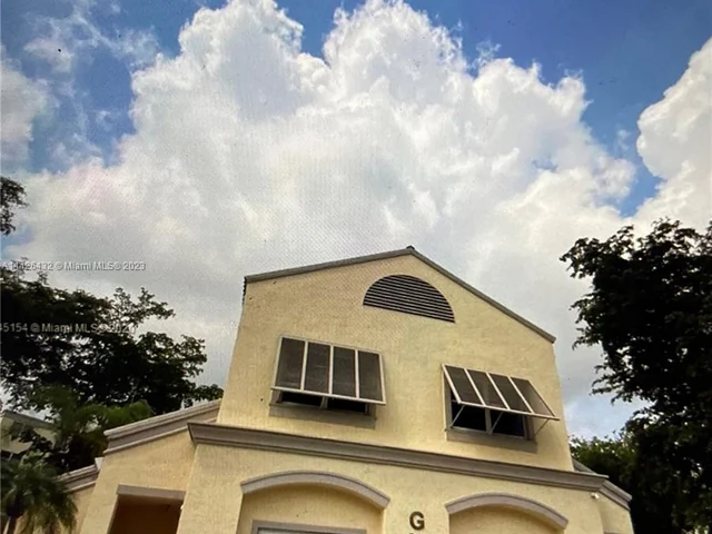 8290 Lake Dr # 339, Doral FL 33166