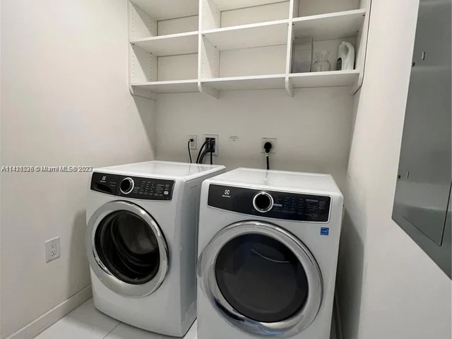 851 NE 1st Ave # 1208, Miami FL 33132