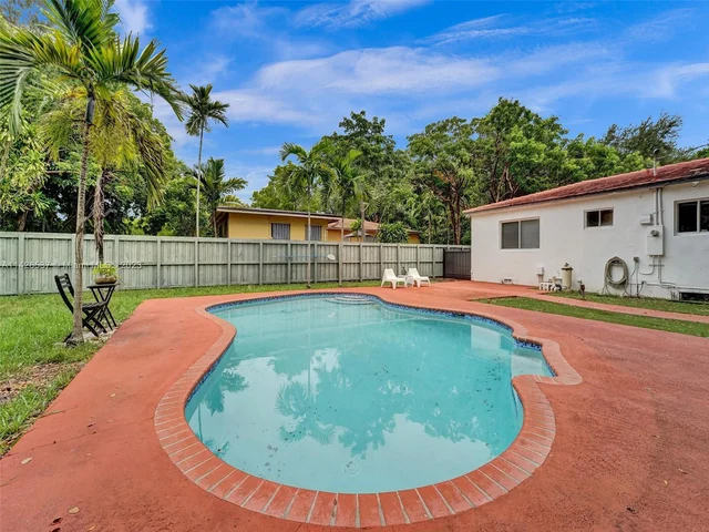 965 NE 130th St, North Miami FL 33161