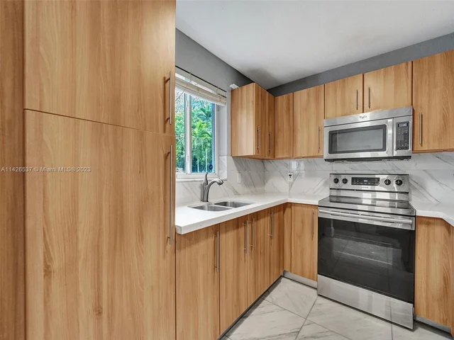 965 NE 130th St, North Miami FL 33161