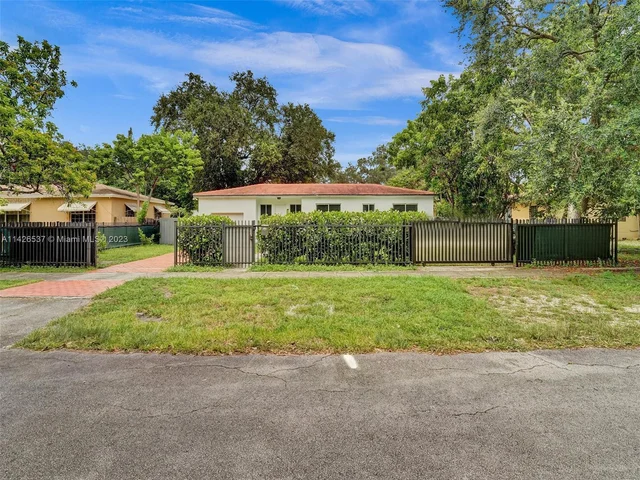 965 NE 130th St, North Miami FL 33161