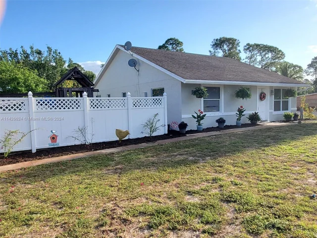 17851 N 68th St N, Loxahatchee FL 33470