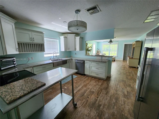 17851 N 68th St N, Loxahatchee FL 33470