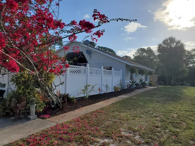 17851 N 68th St N, Loxahatchee FL 33470