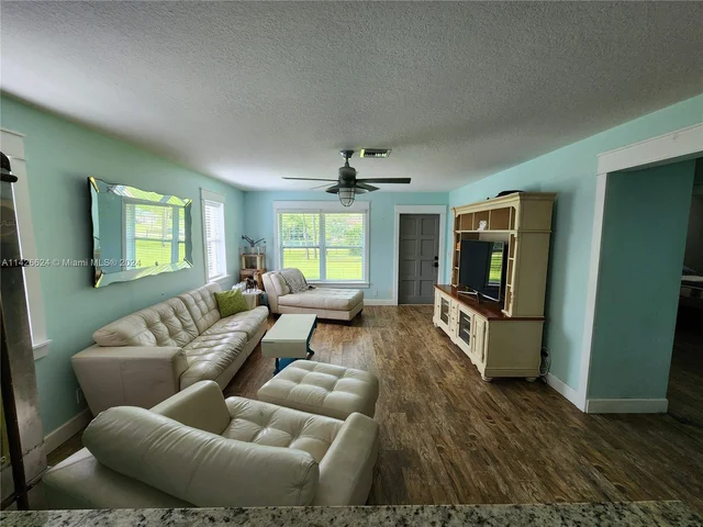 17851 N 68th St N, Loxahatchee FL 33470