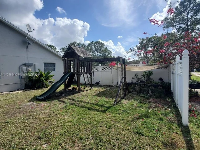 17851 N 68th St N, Loxahatchee FL 33470