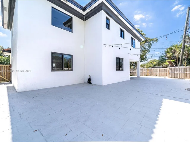 1451 SW 11th Pl, Fort Lauderdale FL 33312