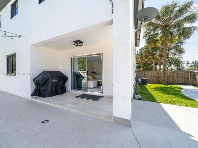 1451 SW 11th Pl, Fort Lauderdale FL 33312