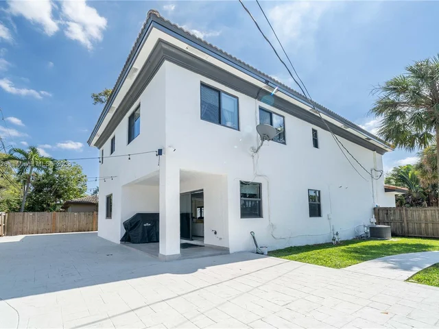 1451 SW 11th Pl, Fort Lauderdale FL 33312