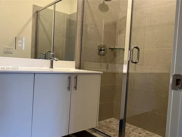 8212 NW 43rd St # 8212, Doral FL 33166