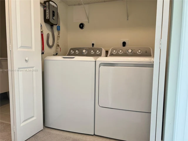 8212 NW 43rd St # 8212, Doral FL 33166