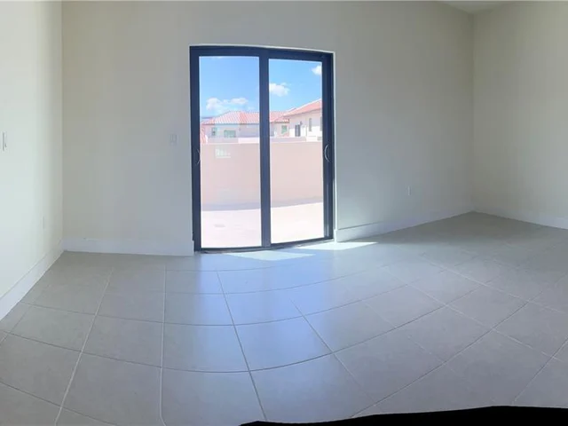 8212 NW 43rd St # 8212, Doral FL 33166