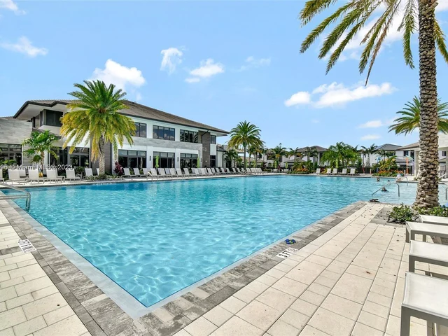 8212 NW 43rd St # 8212, Doral FL 33166