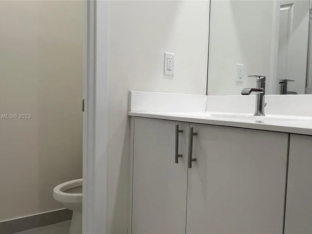 8212 NW 43rd St # 8212, Doral FL 33166