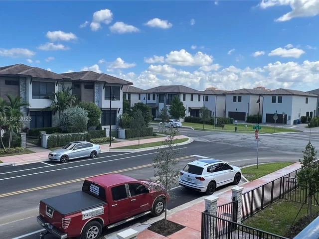 8212 NW 43rd St # 8212, Doral FL 33166