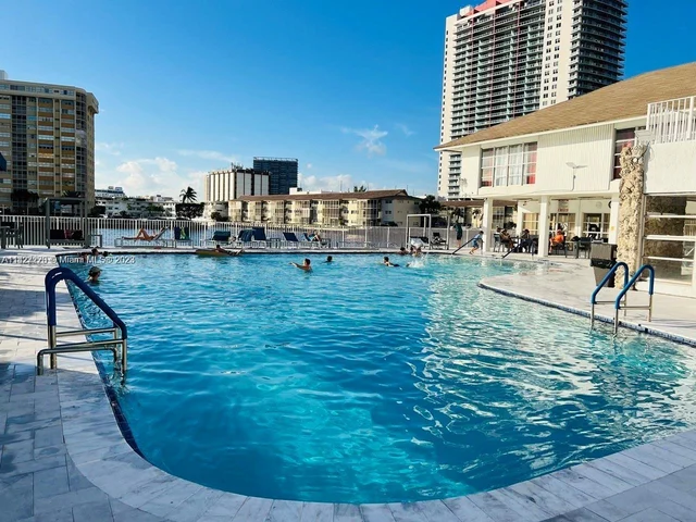 1833 S Ocean Dr # 1708, Hallandale Beach FL 33009