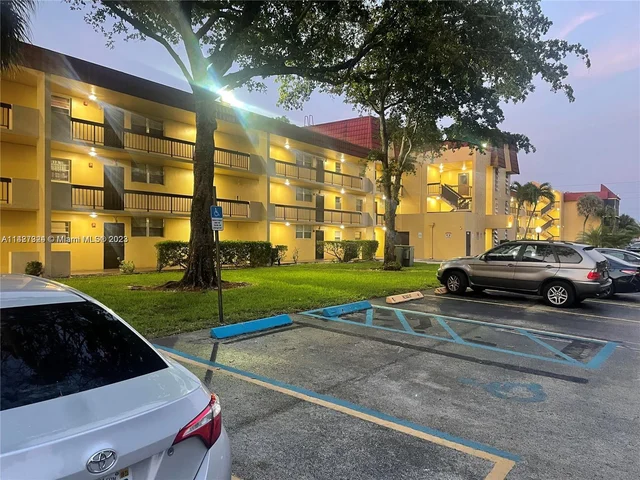 3195 Foxcroft Rd # 103, Miramar FL 33025