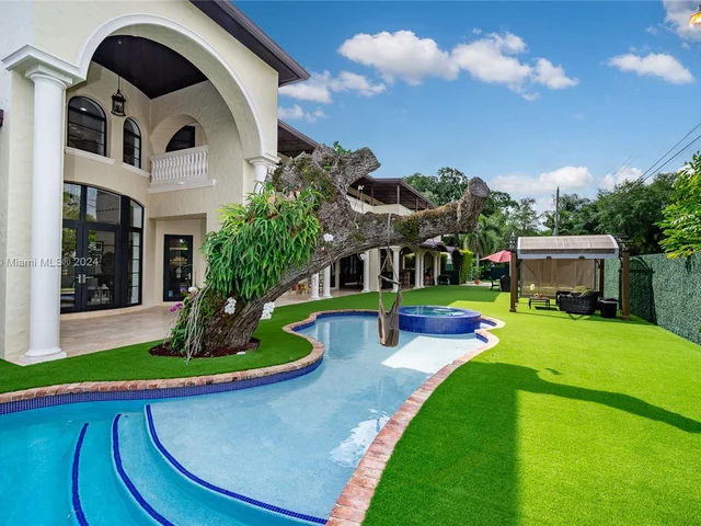 11800 SW 69th Ave, Pinecrest FL 33156