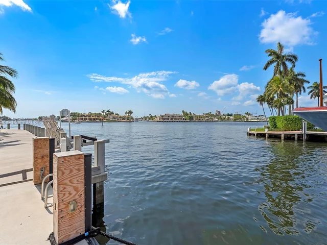 1822 SE 9th St, Fort Lauderdale FL 33316