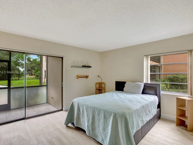 4000 N Hills Dr # 1, Hollywood FL 33021